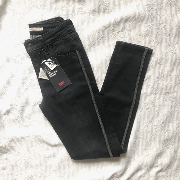 Levi’s 721 High Rise Skinny Black Jeans - Picture 3 of 8